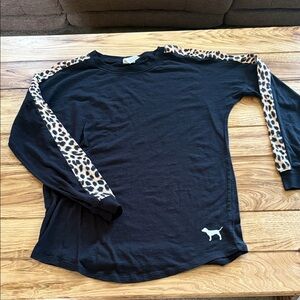 PINK Victoria's Secret Black and cheetah print, Long Sleeve Tee